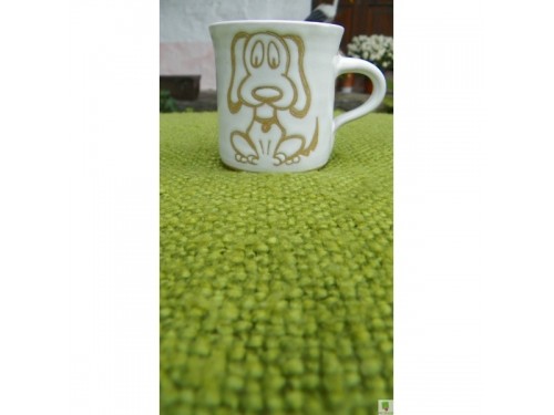 Hrnek s pejskem asi čtvrt litru glas.