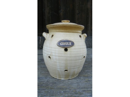 Doza s nápisem cibule.3 litry.