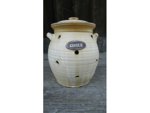 Doza s nápisem cibule.3 litry.