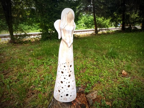 Anděl srdíčko v ruce.62cm