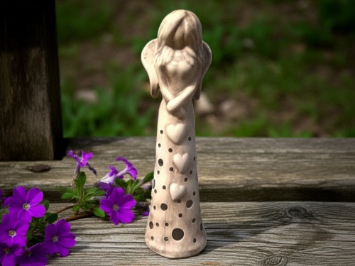 Anděl lásky.34cm. Režný. Srdíčka na sukni.