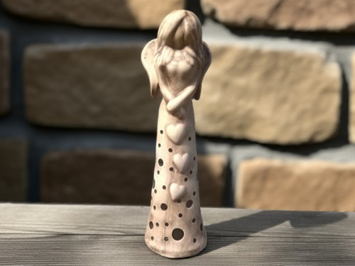 Anděl lásky.34cm. Režný. Srdíčka na sukni.