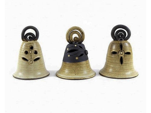 Zvonek vyřezávaný.