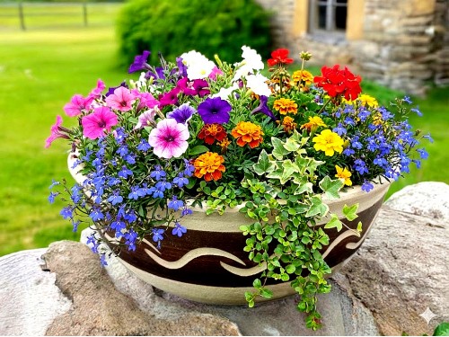 Žardinka keramická 24 cm. Vlnky.