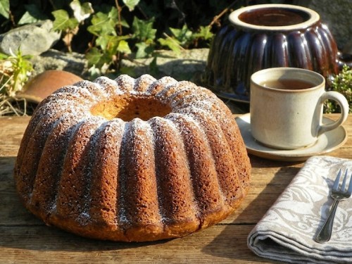 Keramická forma na bábovku. Rovná 3 litry